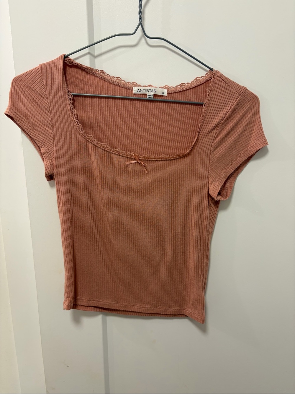 Antistar Ribbed Scoop Crop Top in Dusty Rose
